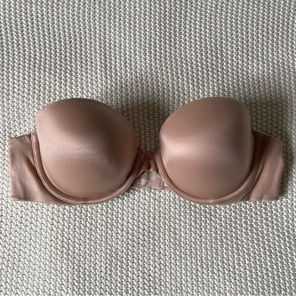 Victoria’s Secret Nude / Tan Strapless Bra